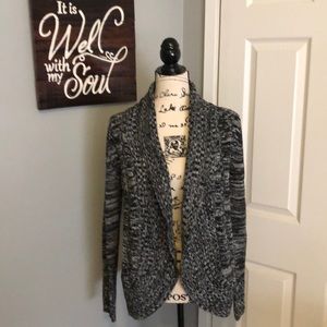 ❤️Black and white cardigan size medium ❤️